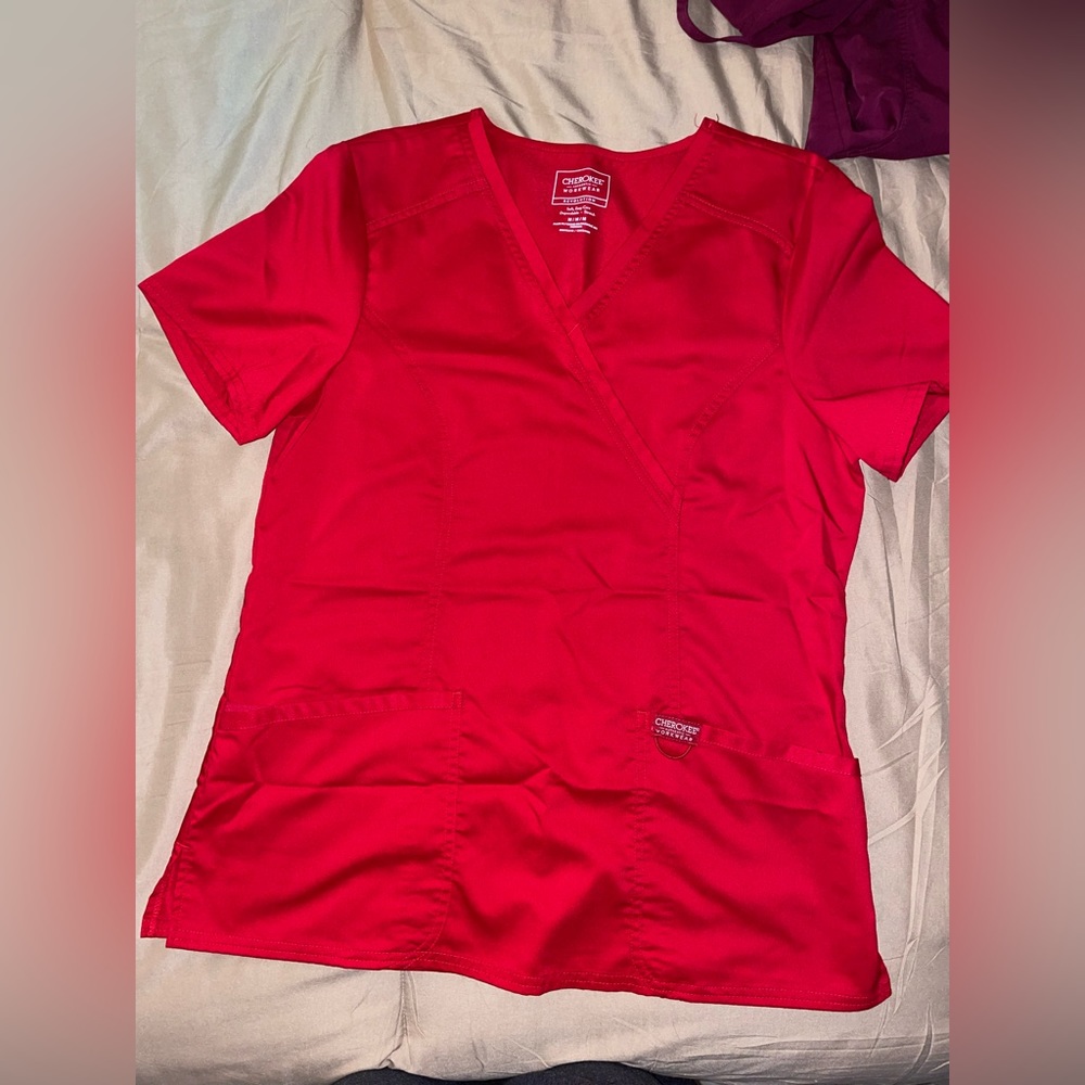 Medium Cherokee scrub top